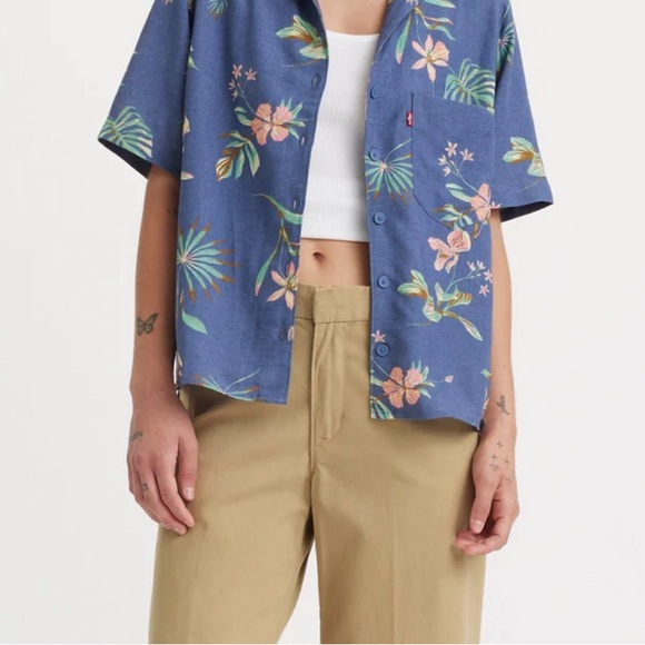 NWOT Levi’s Hawaiian Shirt - Picture 3 of 3